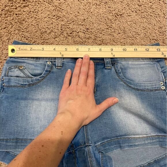 YMI WannaBettaButt? Blue Jean Shorts Juniors Size 5 Mid Rise Soft Stretchy - Picture 6 of 7